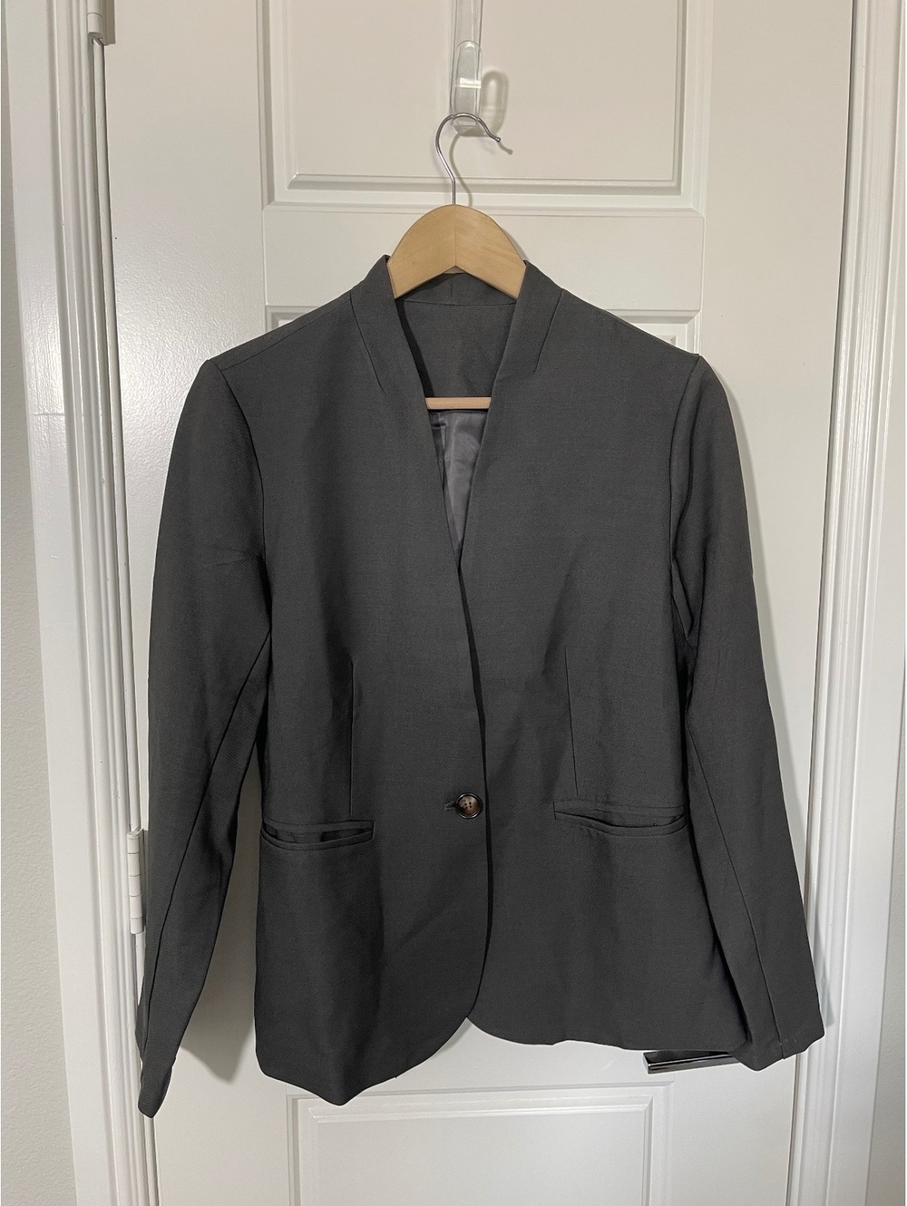 Women’s Pant Suits Size MD Gray 2 Pieces W449